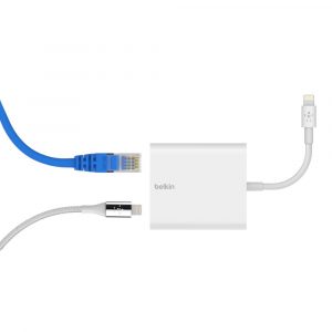 Belkin Ethernet + Power Adapter con connettore Lightning