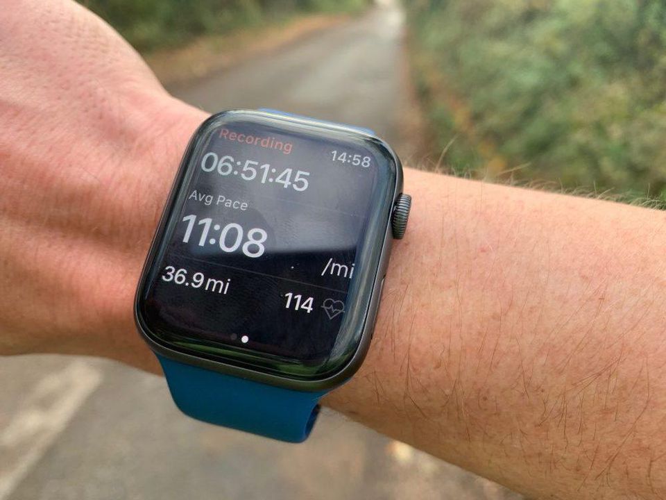 is the fitbit app compatible with apple watch