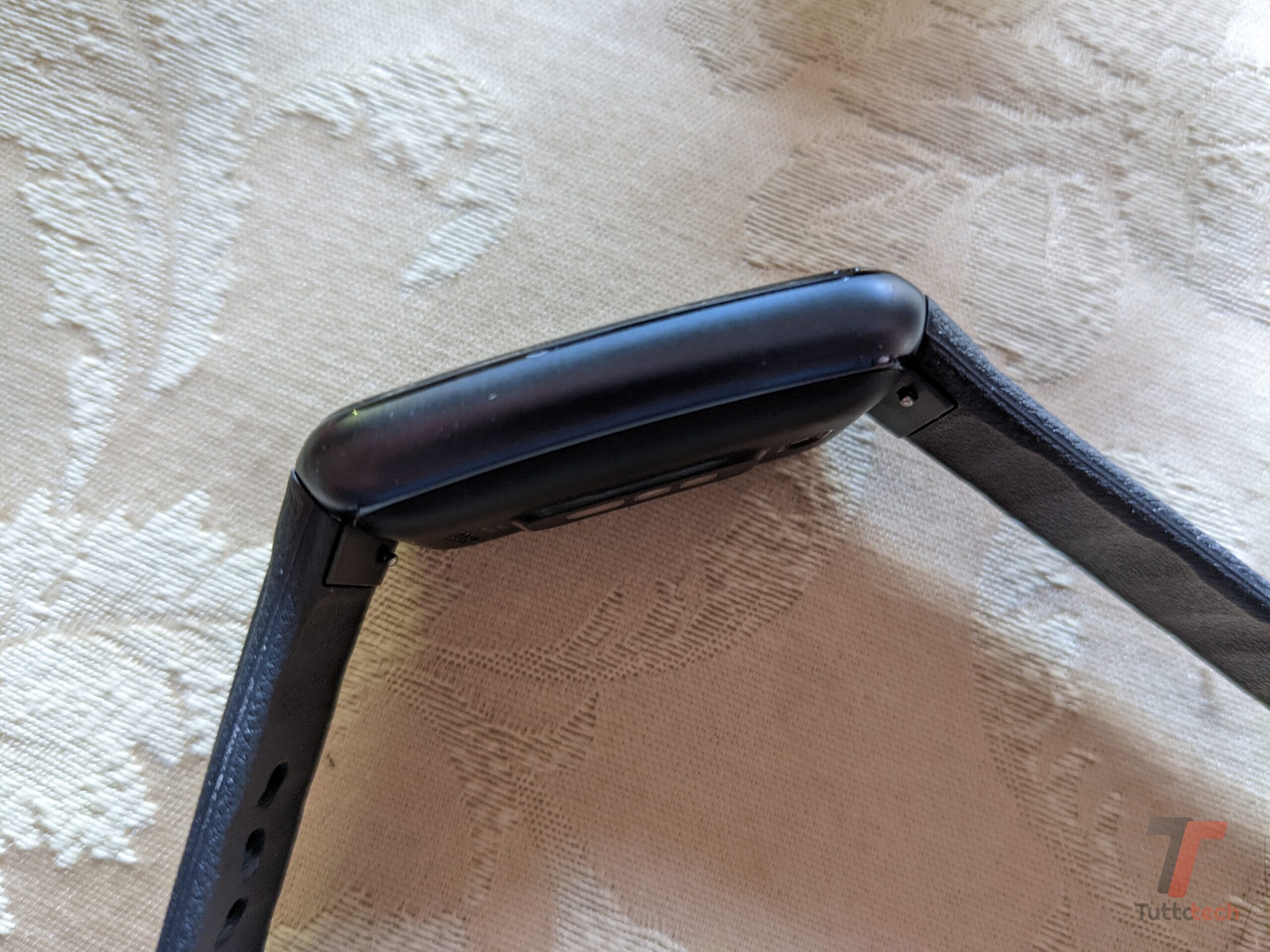 Non è affatto male OPPO Watch Free, come smartband: la recensione