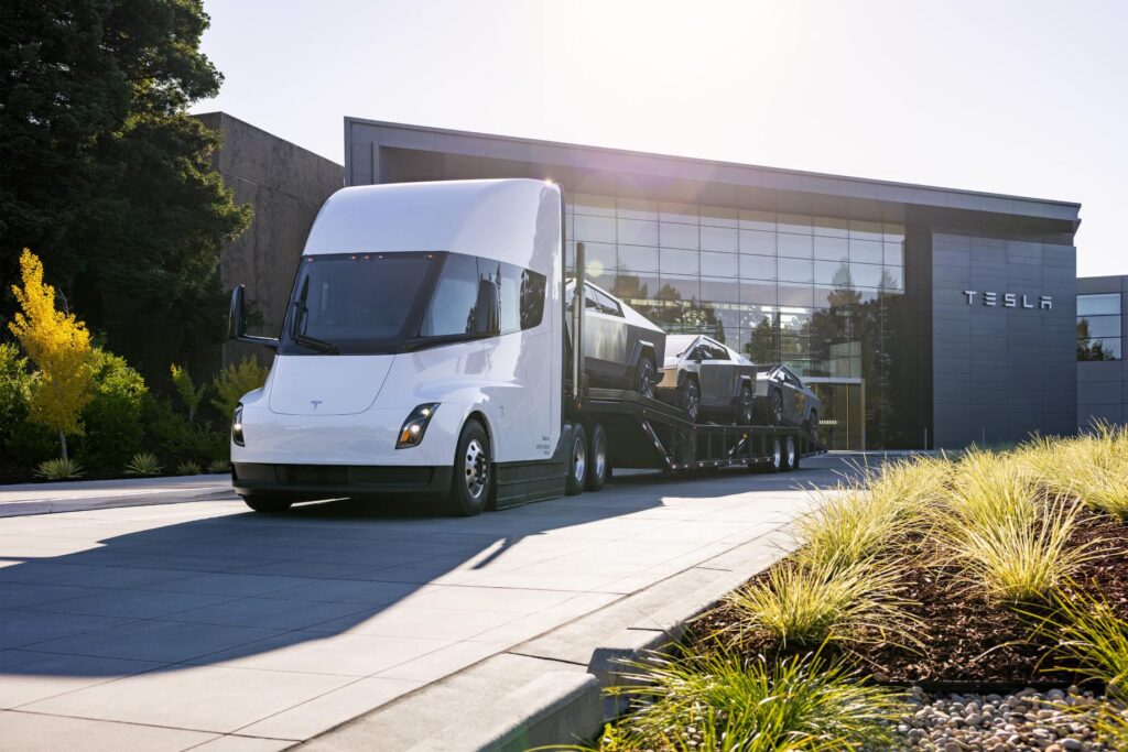 Tesla Cybertruck prime consegne