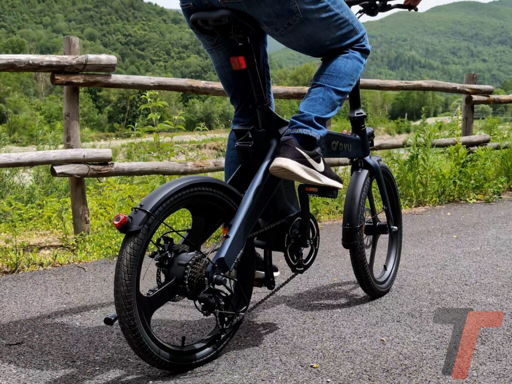 Recensione DYU T1: la bici elettrica pieghevole economica ma stilosa 14