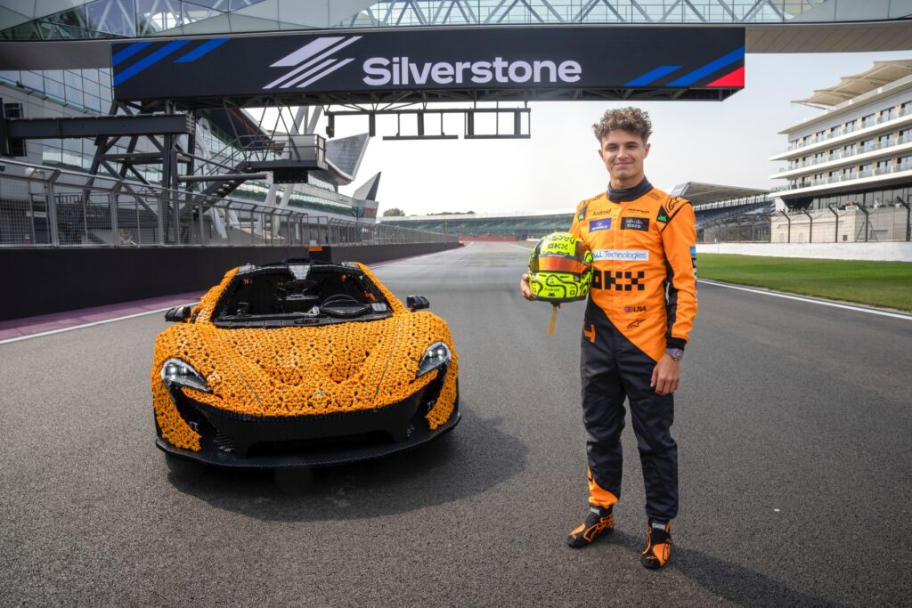 McLaren P1 LEGO con Lando Norris