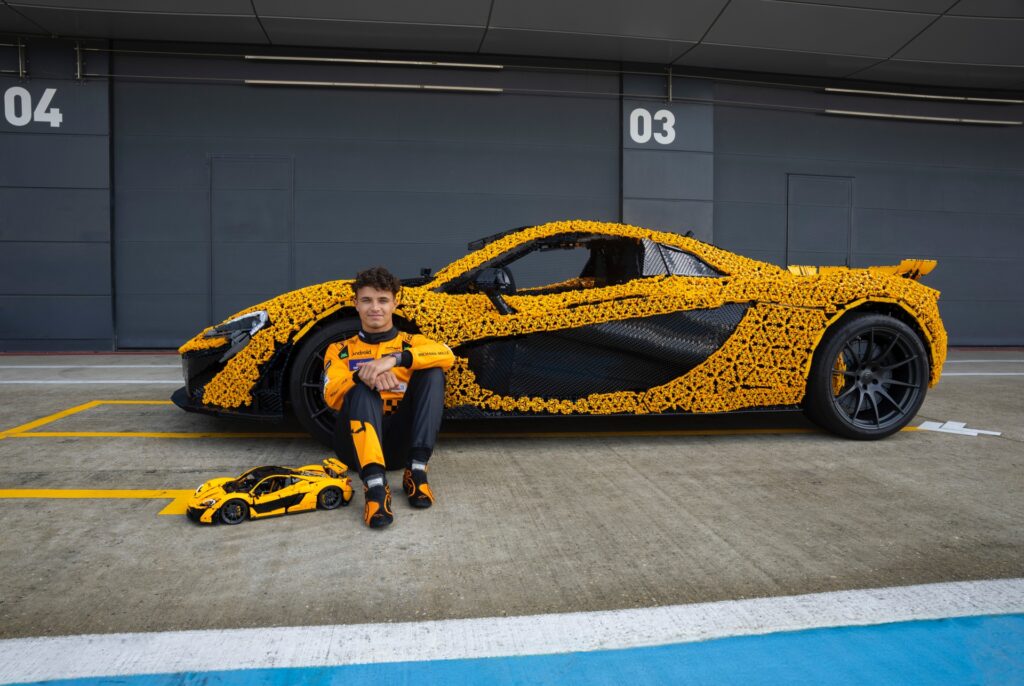 McLaren P1 LEGO con Lando Norris