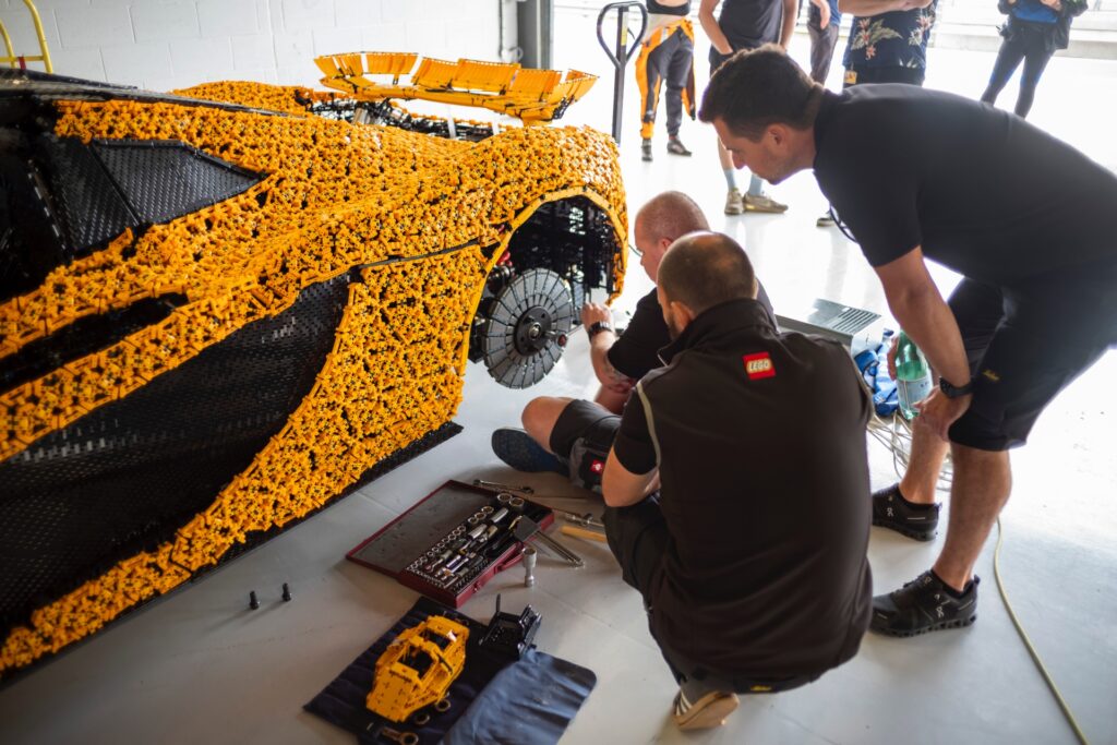 McLaren P1 LEGO con Lando Norris