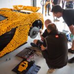 Lando Norris ha guidato una McLaren P1 costruita con LEGO Technic 5