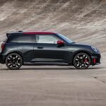 Anche le John Cooper Works diventano elettriche: MINI tre porte e Aceman svelate a Parigi 2