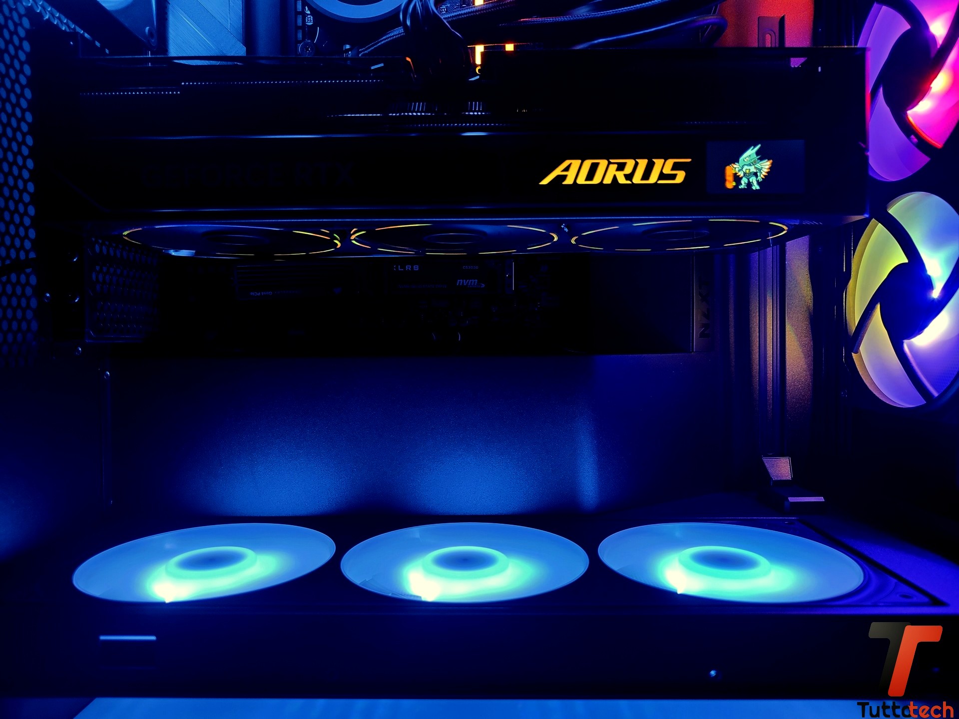 AORUS GeForce RTX 5080 MASTER 31b