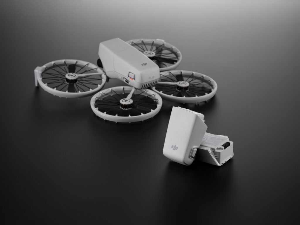 DJI alza l'asticella su vlog e fotografia aerea con Flip, il drone compatto per tutti 8