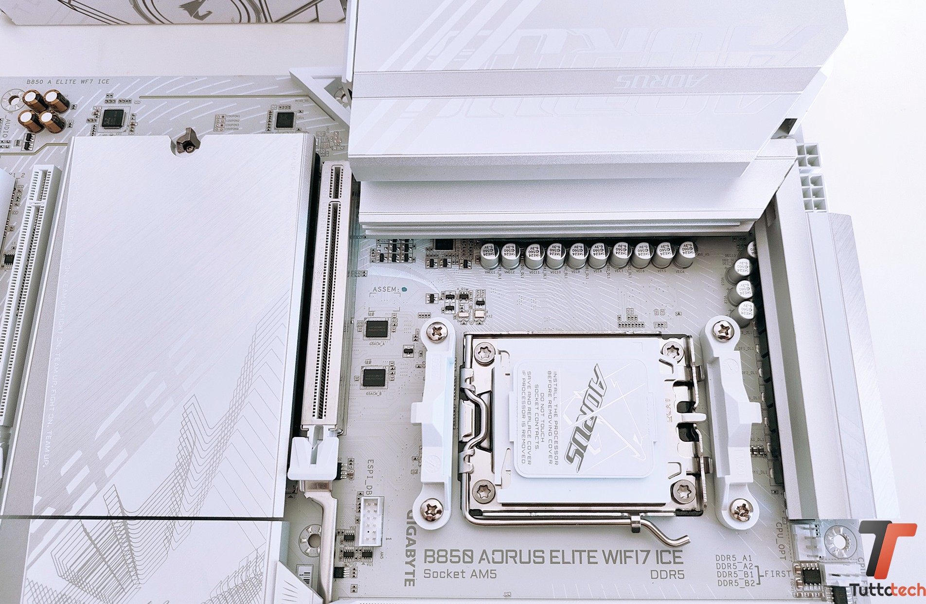 Gigabyte B850 AORUS Elite WiFi 7 ICE 5